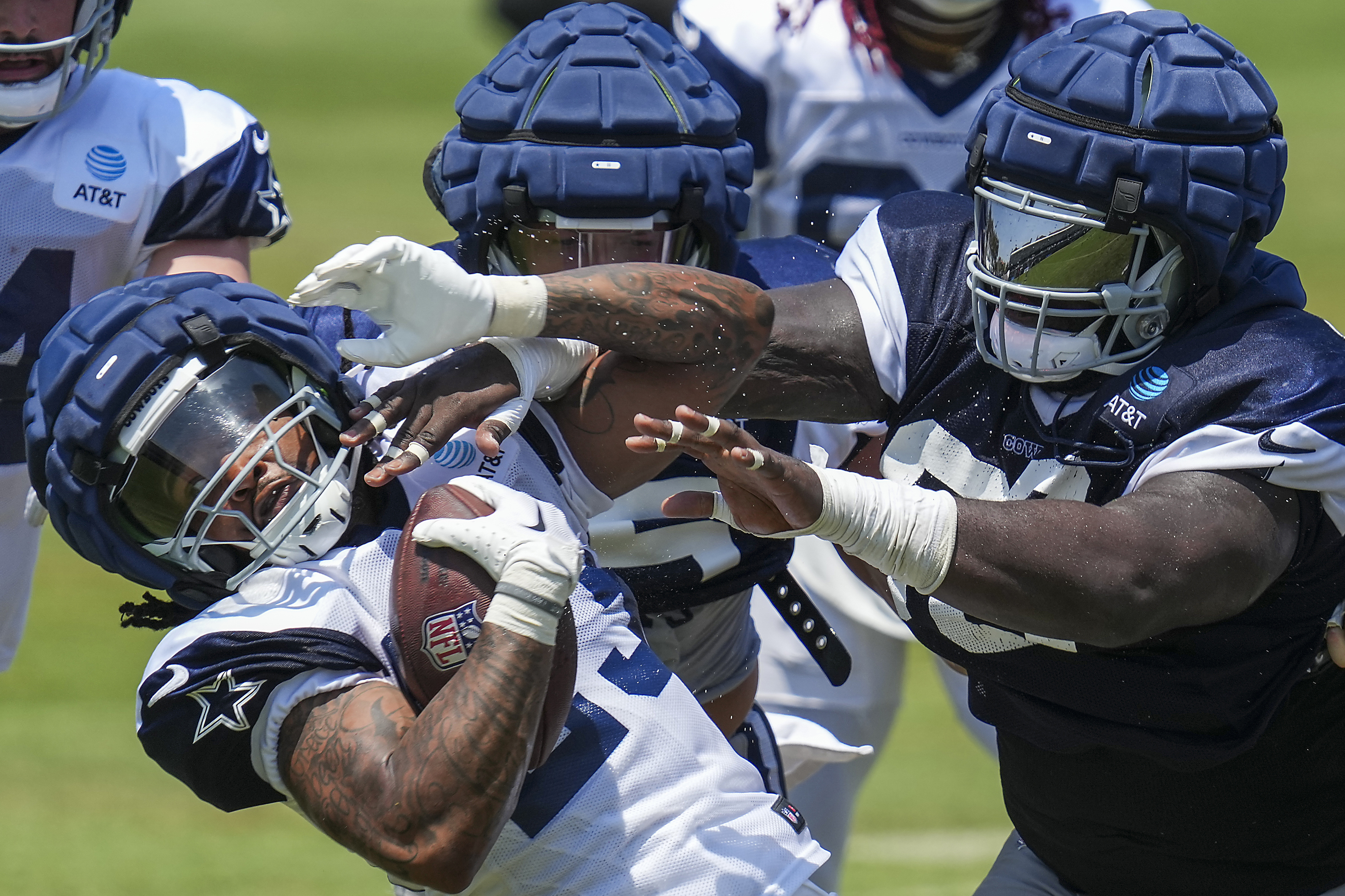 New Cowboys RB Ronald Jones reacts to being back in Dallas