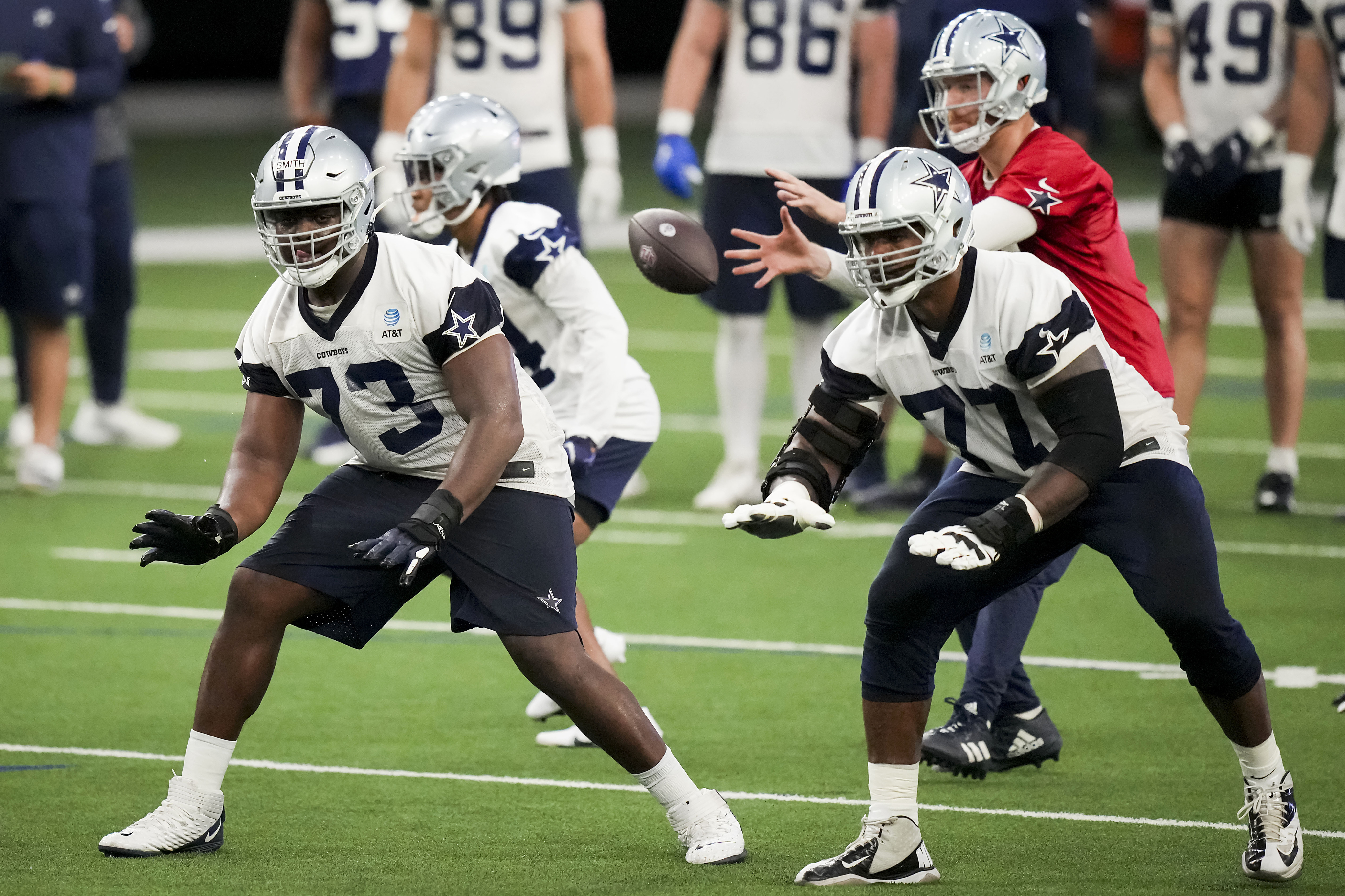 Report: Tyron Smith out until at least December with knee fracture