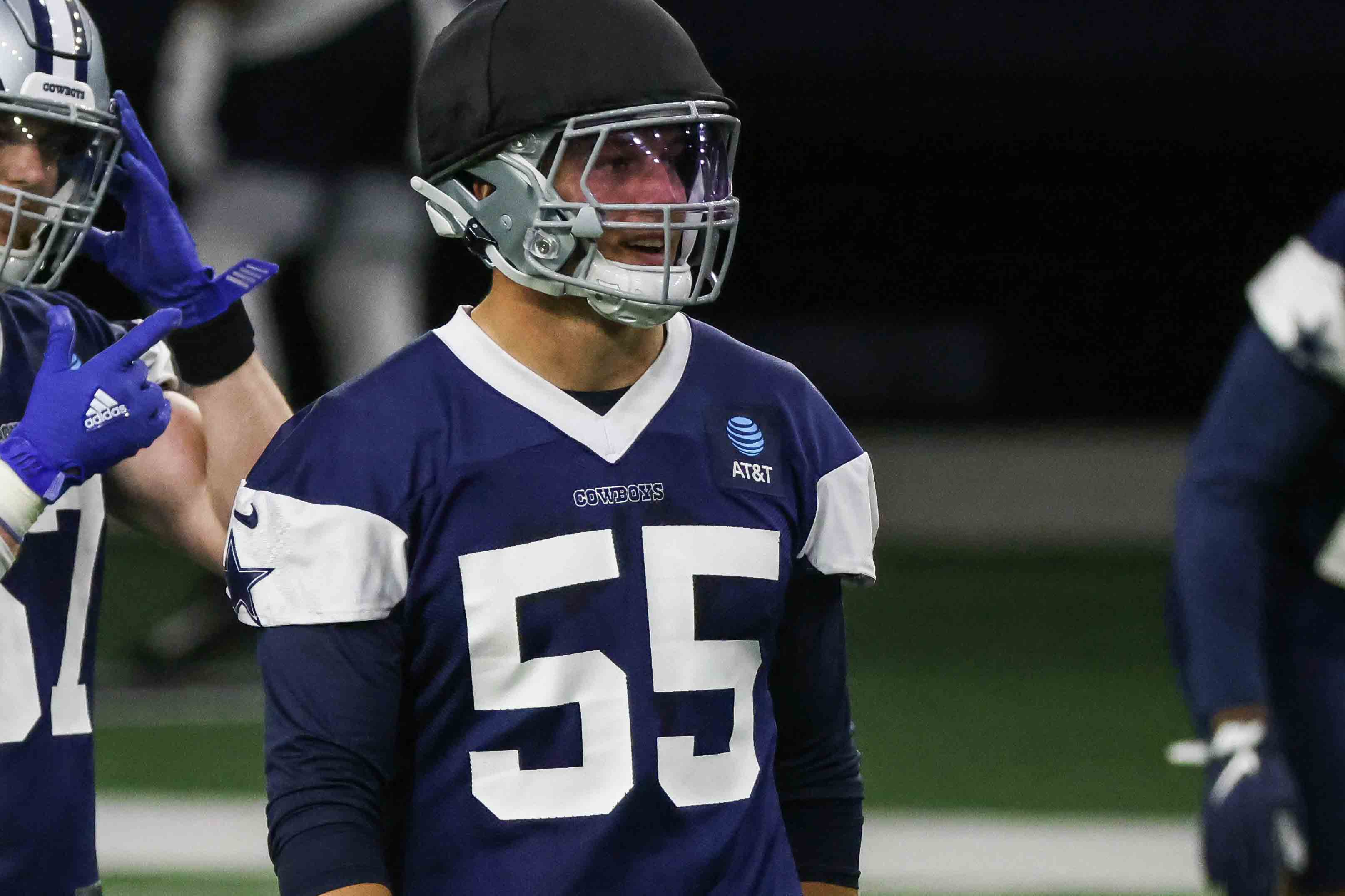 Leighton Vander Esch Returns On 1-Year Deal