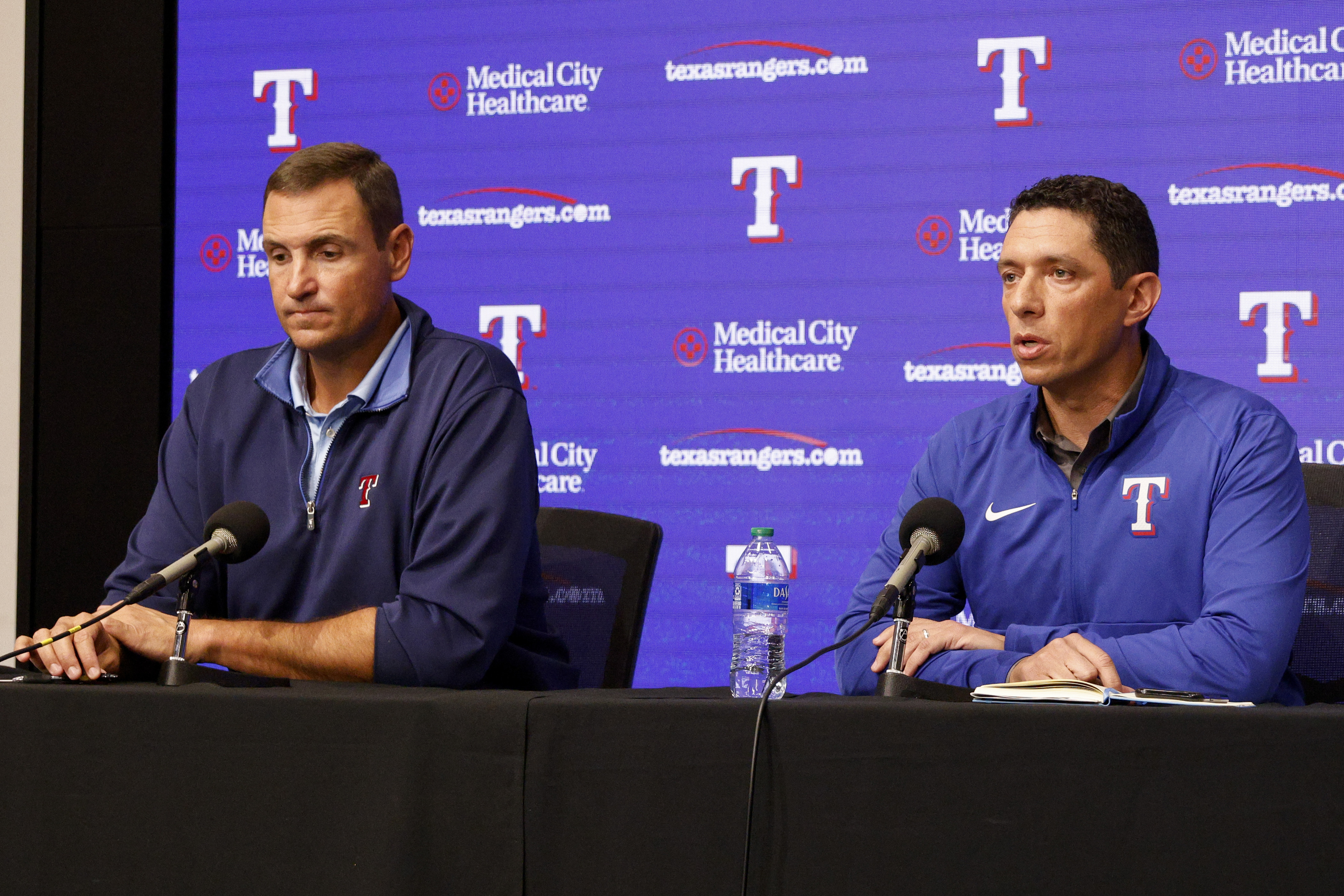 Rangers fire Chris Woodward after $500 million offseason splurge