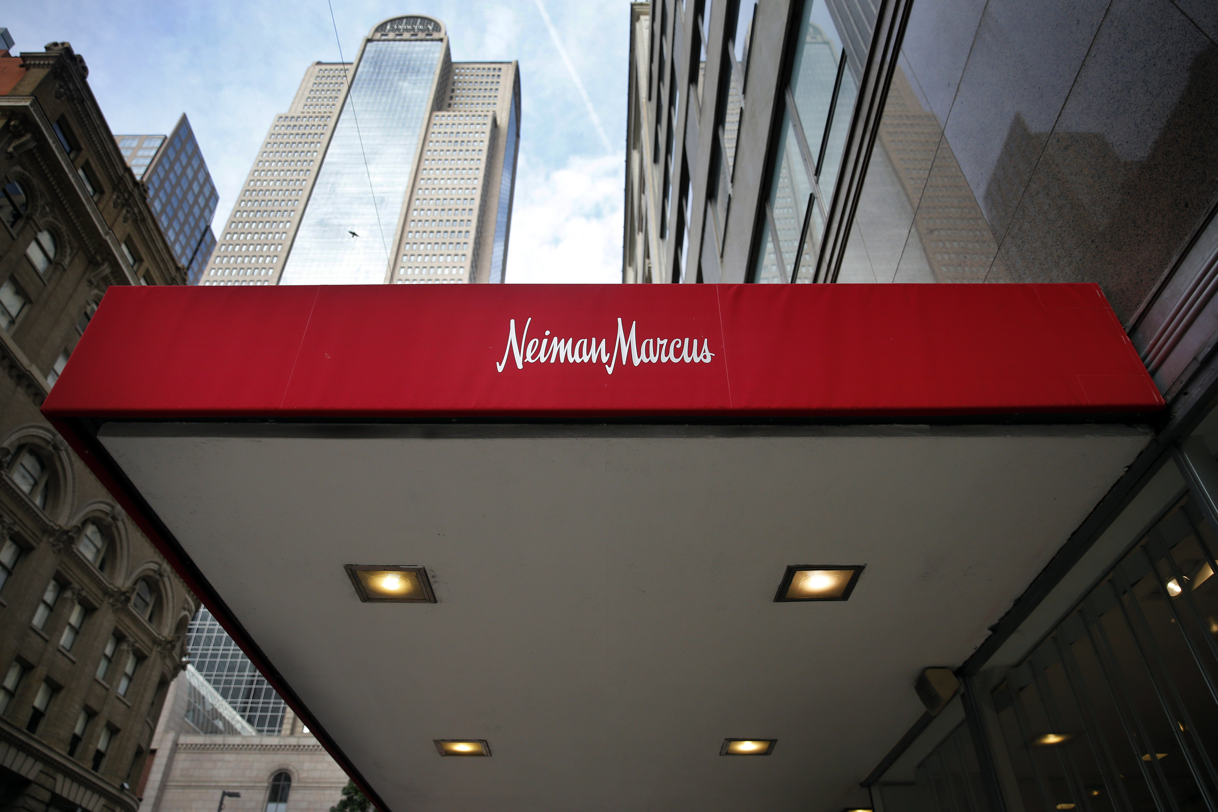 Wells Fargo to Buy NYC's Neiman Marcus Space for $550 Million - Bloomberg
