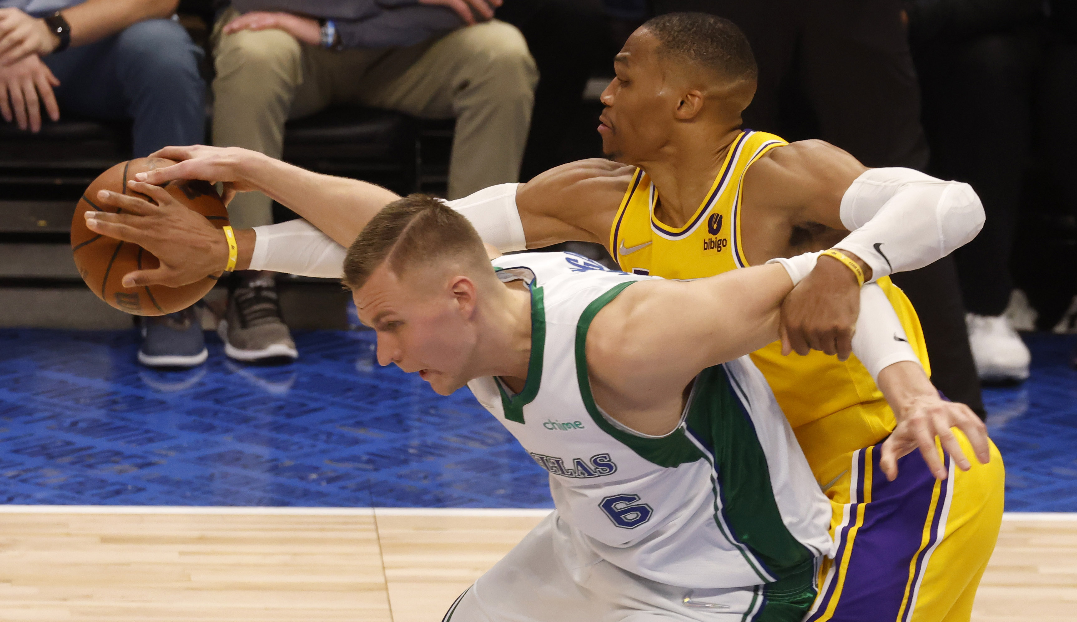 Lakers add guards Russell Westbrook, Avery Bradley to COVID-19