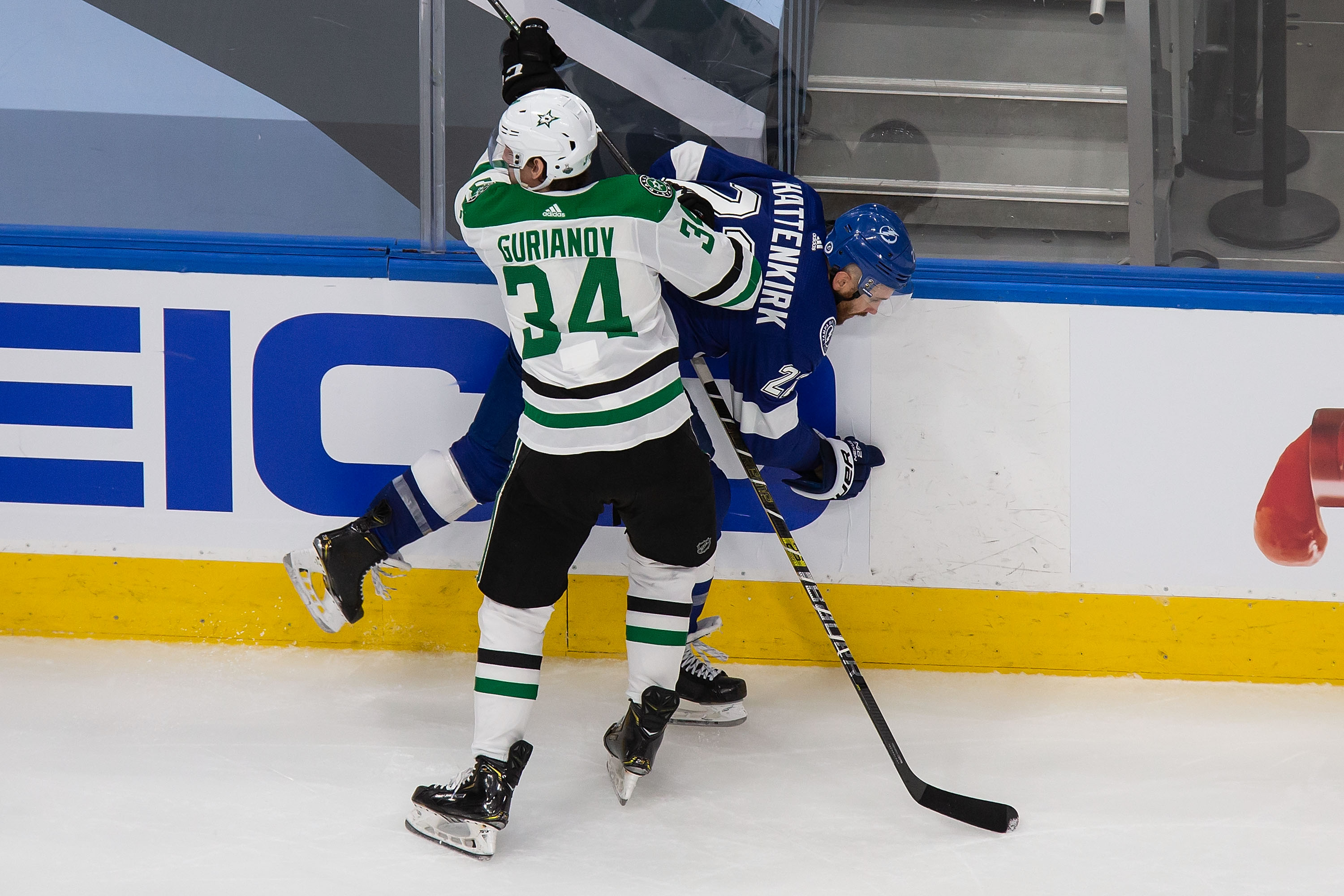 Corey Perry's double-OT winner keeps Dallas Stars alive in Cup