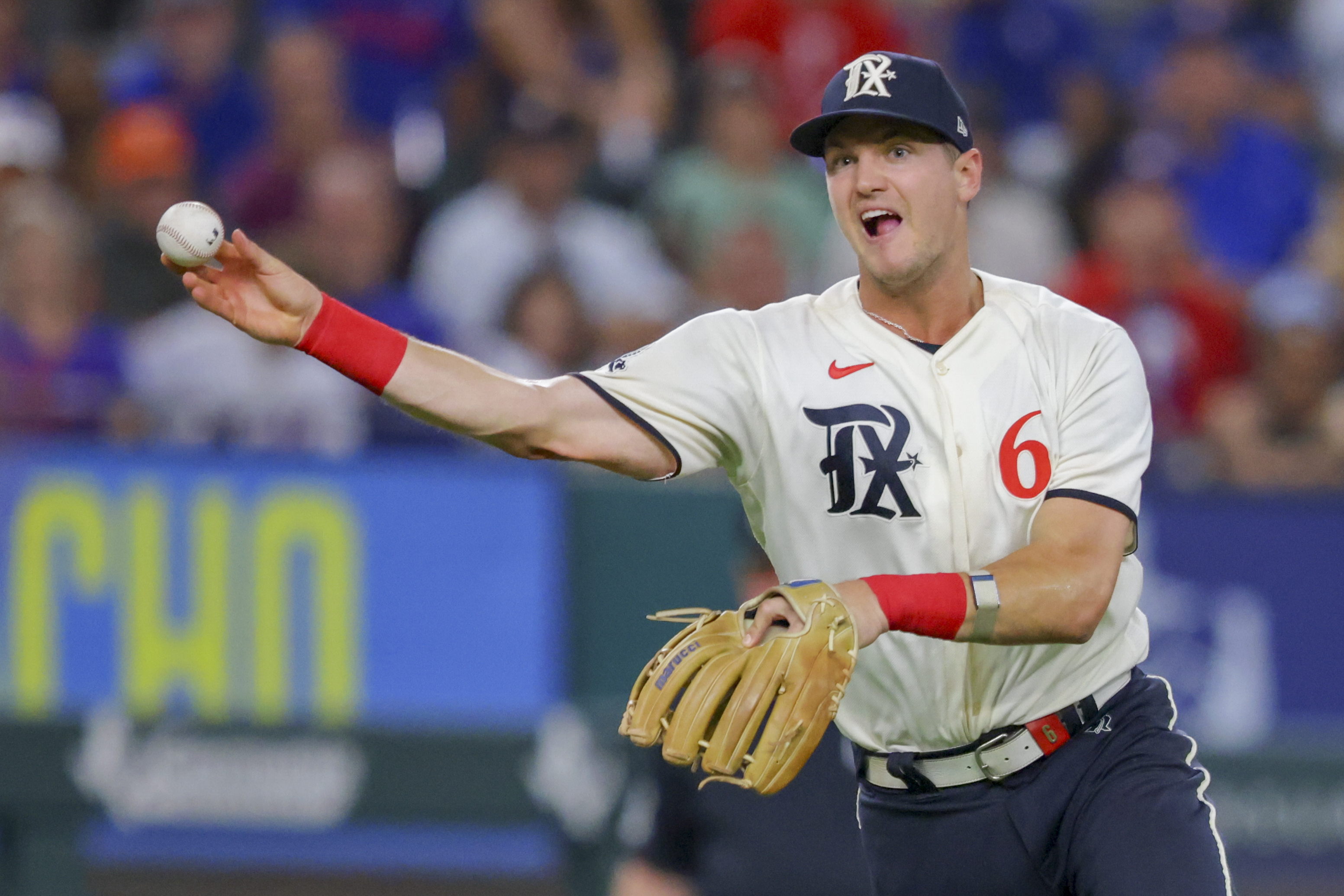 Josh Jung injury update: Rangers 3B leaves game early vs. Reds