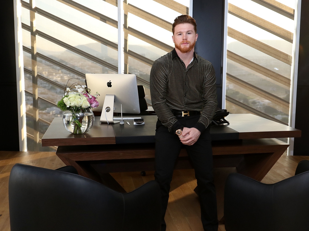 Canelo Álvarez abre su tienda de ropa online