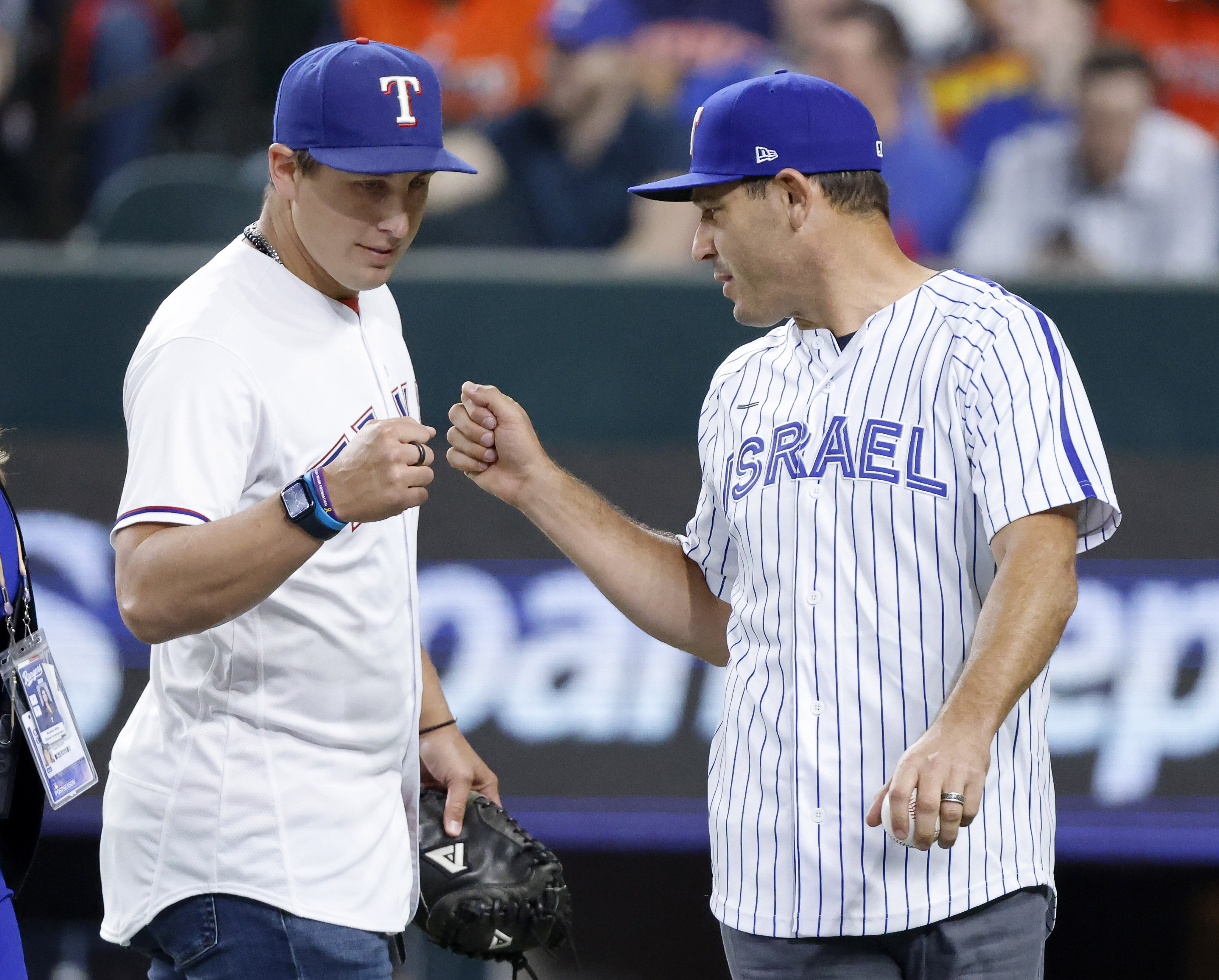 Ian Kinsler wears Team Israel jersey to throw out first pitch at