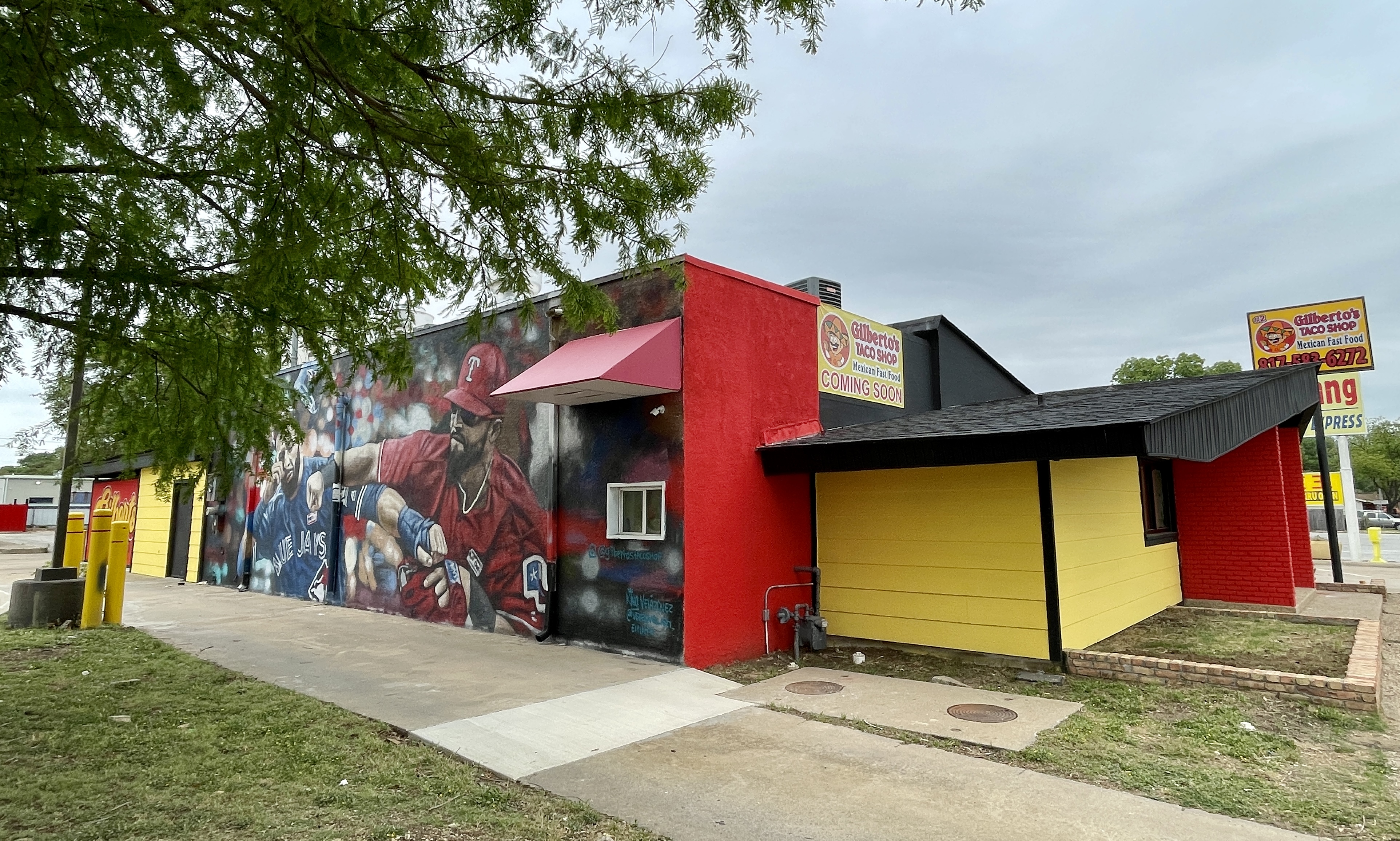 Arlington taco shop's mural of infamous Texas Rangers fight can stay, for  now