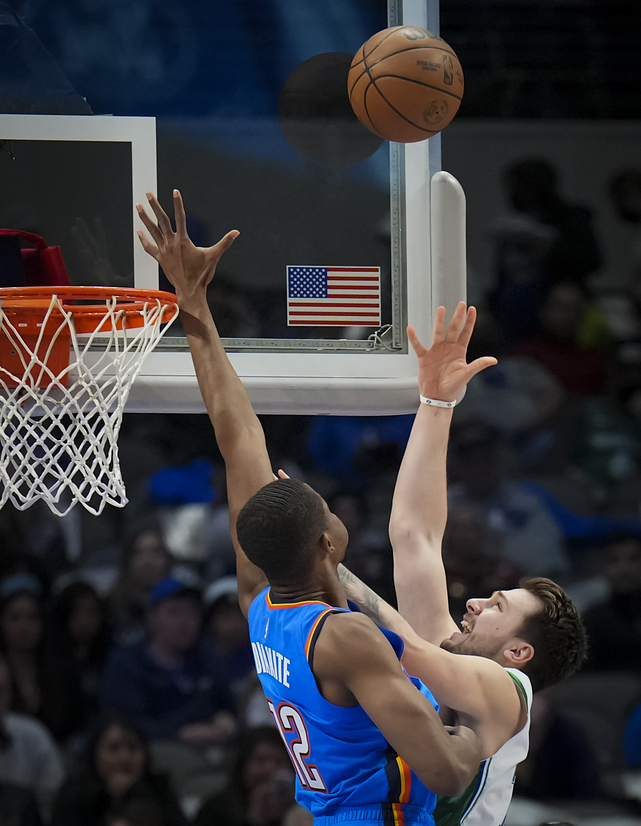 Photos: That's My Ball! Josh Green Fights For A Rebound With Thunder ...