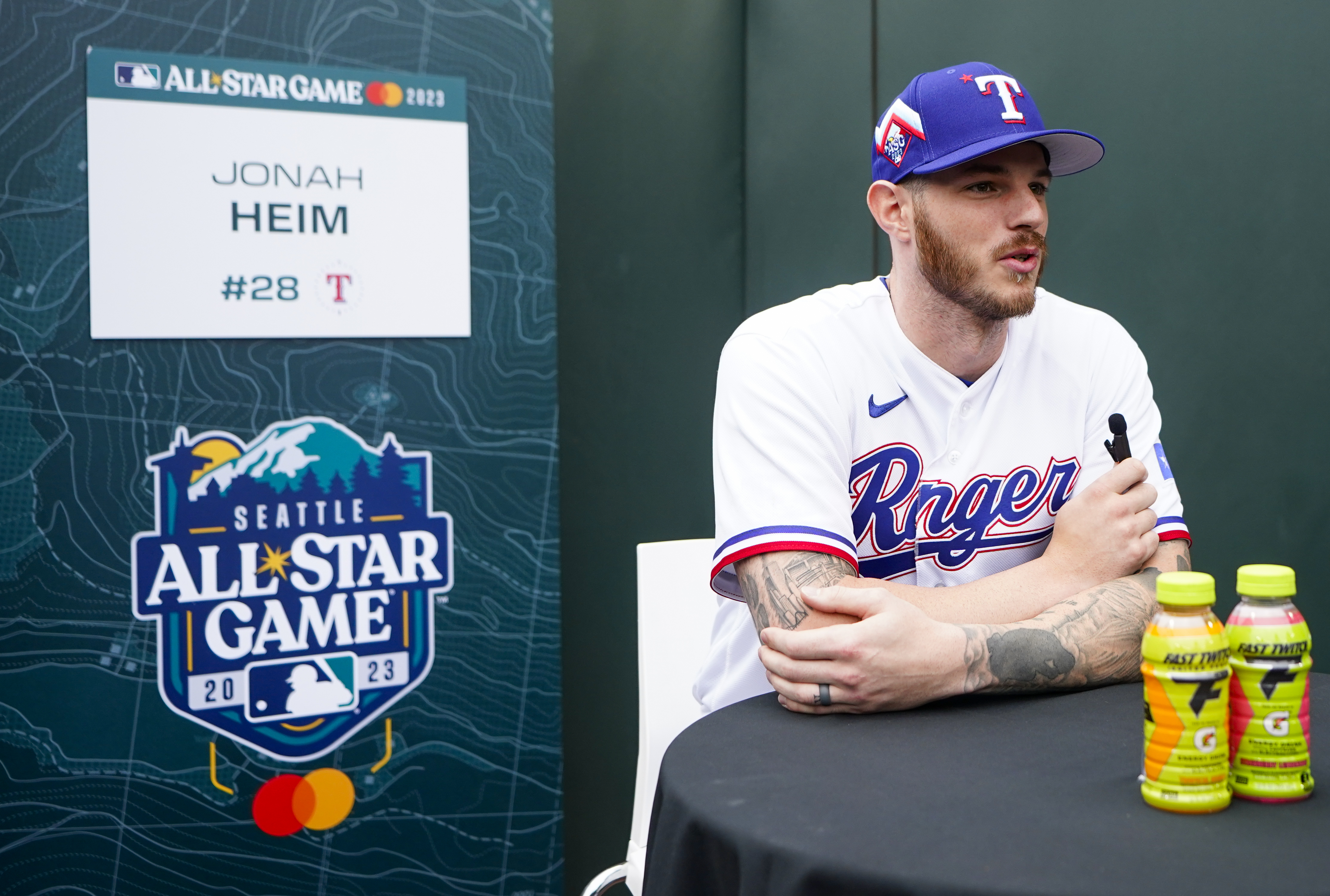 Rangers' Jonah Heim joins exclusive club with heads-up play in MLB