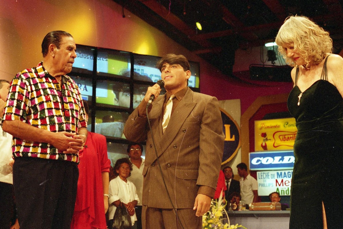 Augusto Ferrando, Carlos Álvarez y la 'Gringa Inga' en "Trampolín a la fama". (Foto: Archivo histórico de El Comercio)