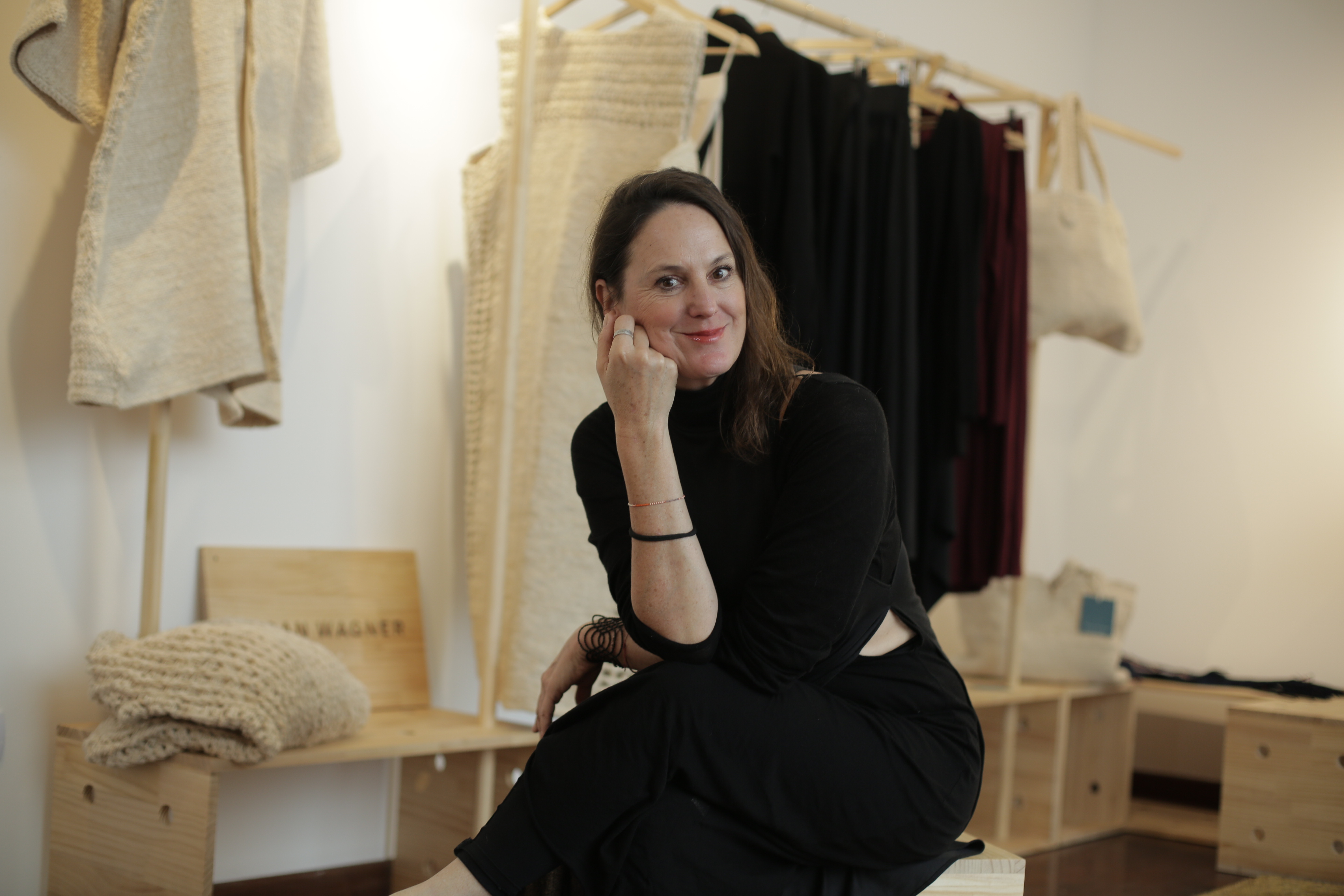 En la muestra destaca la colección CEIBO de Susan Wagner, fabricada a partir de la seda vegetal del árbol del mismo nombre. 
(Foto: Anthony Niño de Guzmán /GEC)