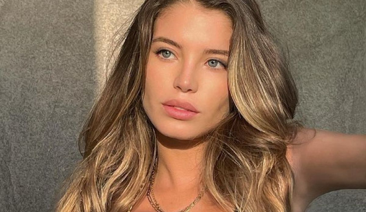 Flavia Laos afirma que trabaja muy duro para darse gustitos como accesorios de Balenciaga o Gucci. (Foto: Instagram / @flavialaosu).