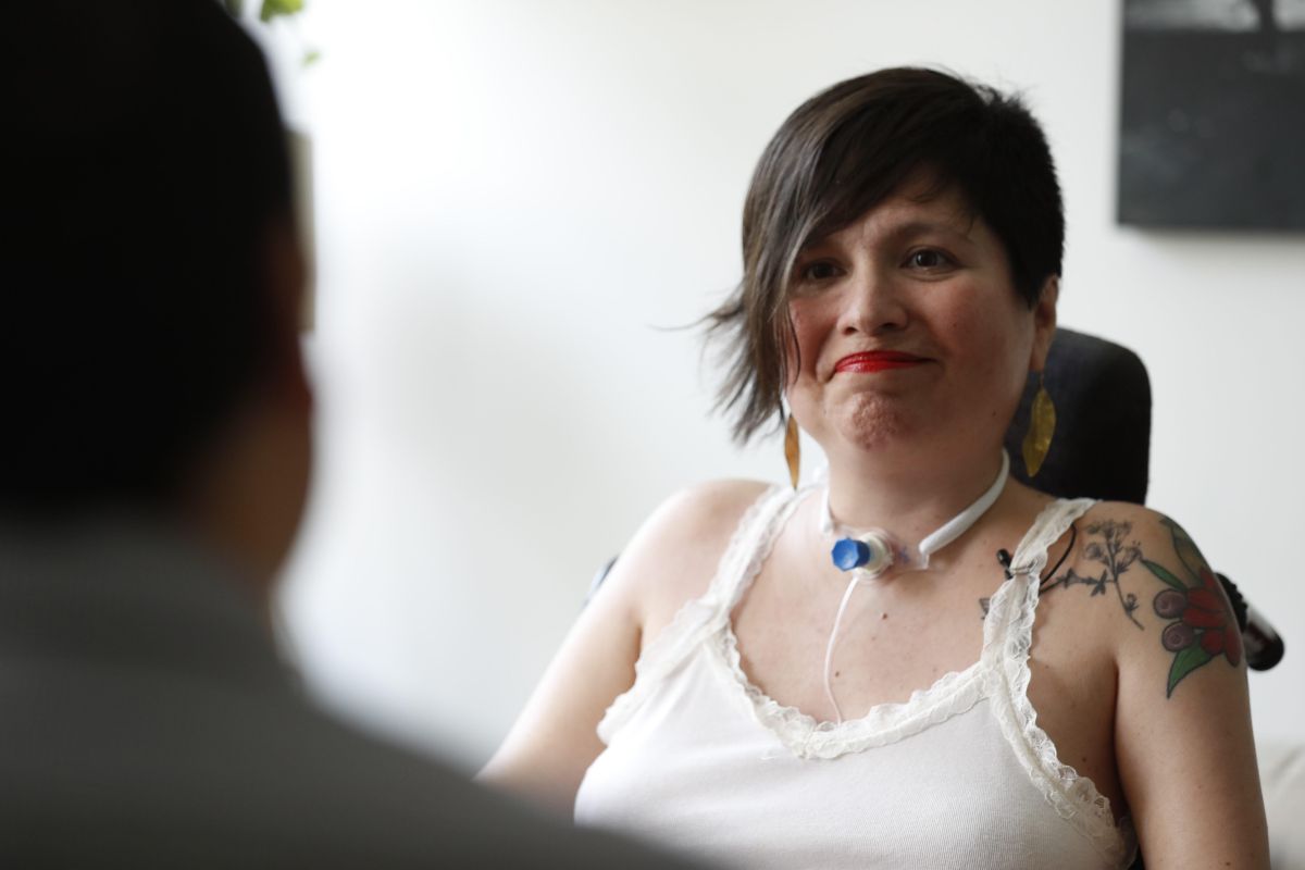 Ana Estrada sufre de polimiositis, enfermedad degenerativa muscular. Un fallo judicial le ha permitido acudir a la eutanasia cuando llegue el momento. (Foto: EFE/Paolo Aguilar)