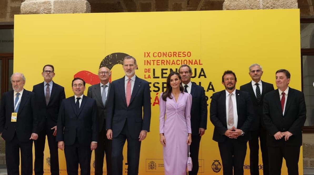 Los reyes Felipe VI de España y Letizia Ortiz en la inauguración del IX Congreso Internacional de la Lengua Española. Desarrollado en Cádiz (España). El evento se planeó originalmente para desarrollarse en Arequipa, Perú.