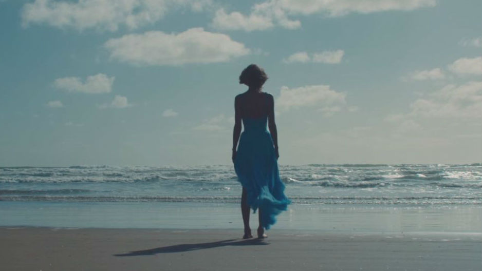 Taylor Swift estrenó su nuevo videoclip 'Out Of The Woods' ACTUALIDAD