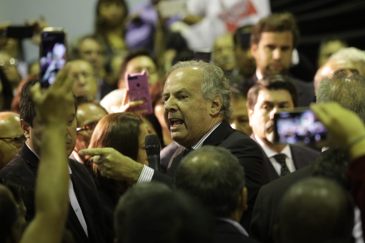 Alan García Alfredo Barnechea en el velorio del ex presidente "Se