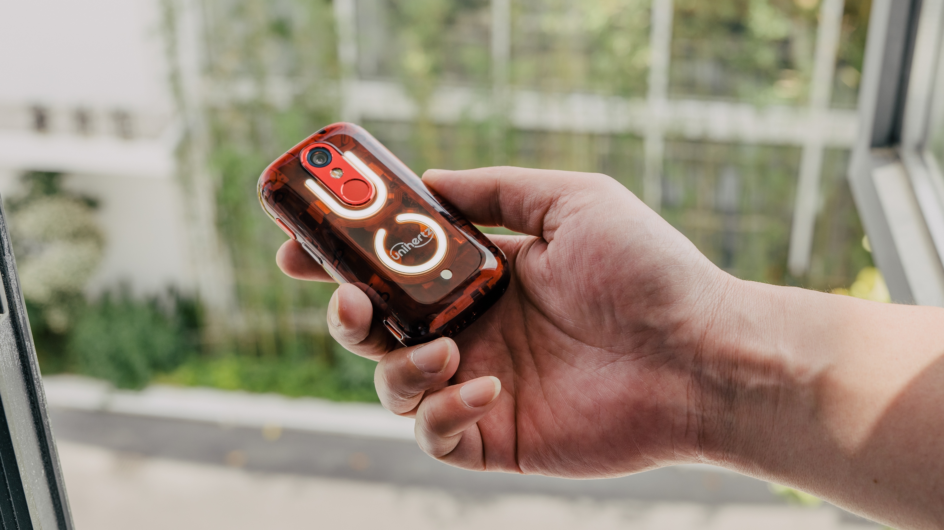 Jelly, el smartphone 4G más pequeño del mundo, tiene una pantalla de 2,4  pulgadas