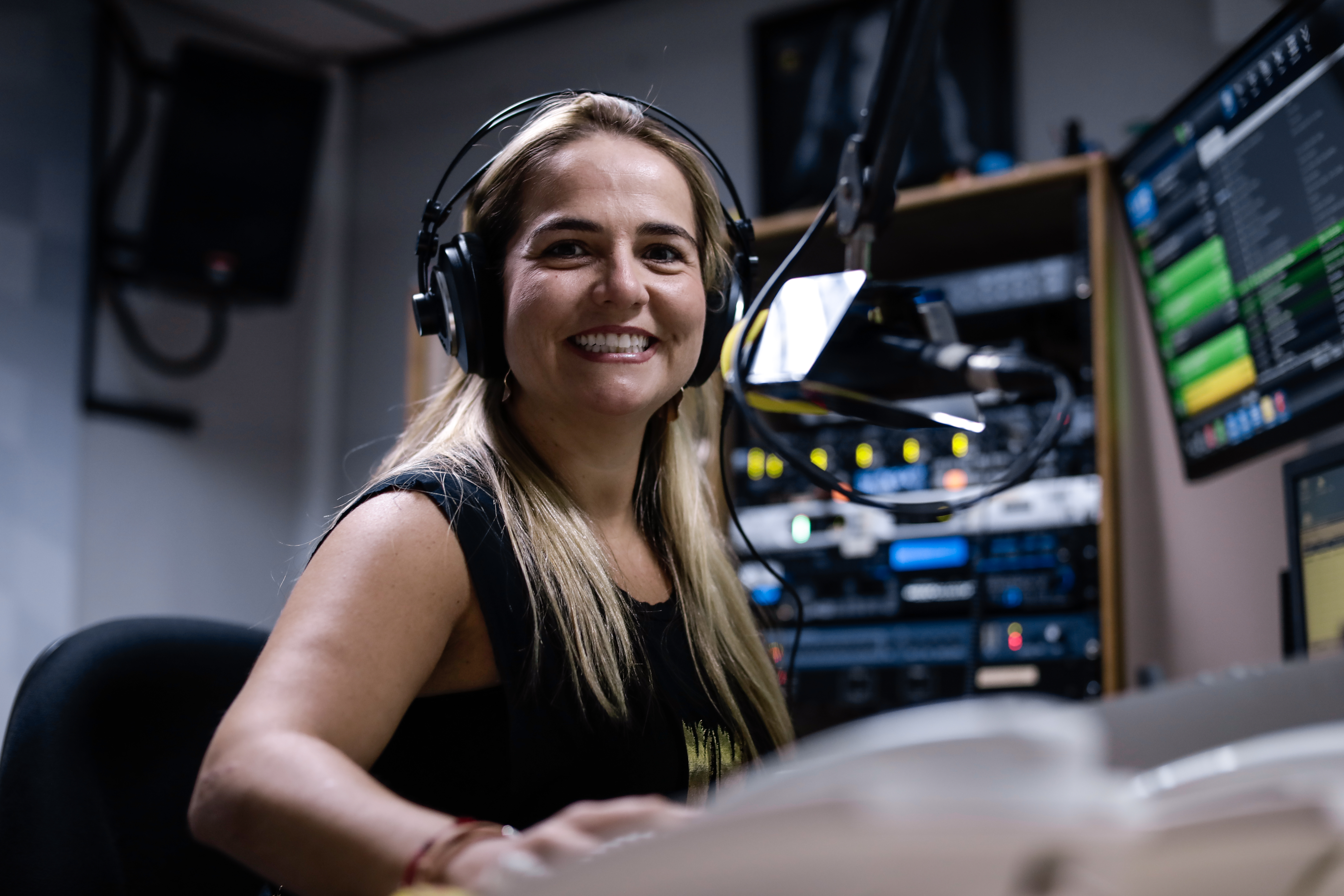La también comediante lleva 14 años en radio Planeta, con su icónico programa Oh My Gachi. (Foto: Angela Ponce)