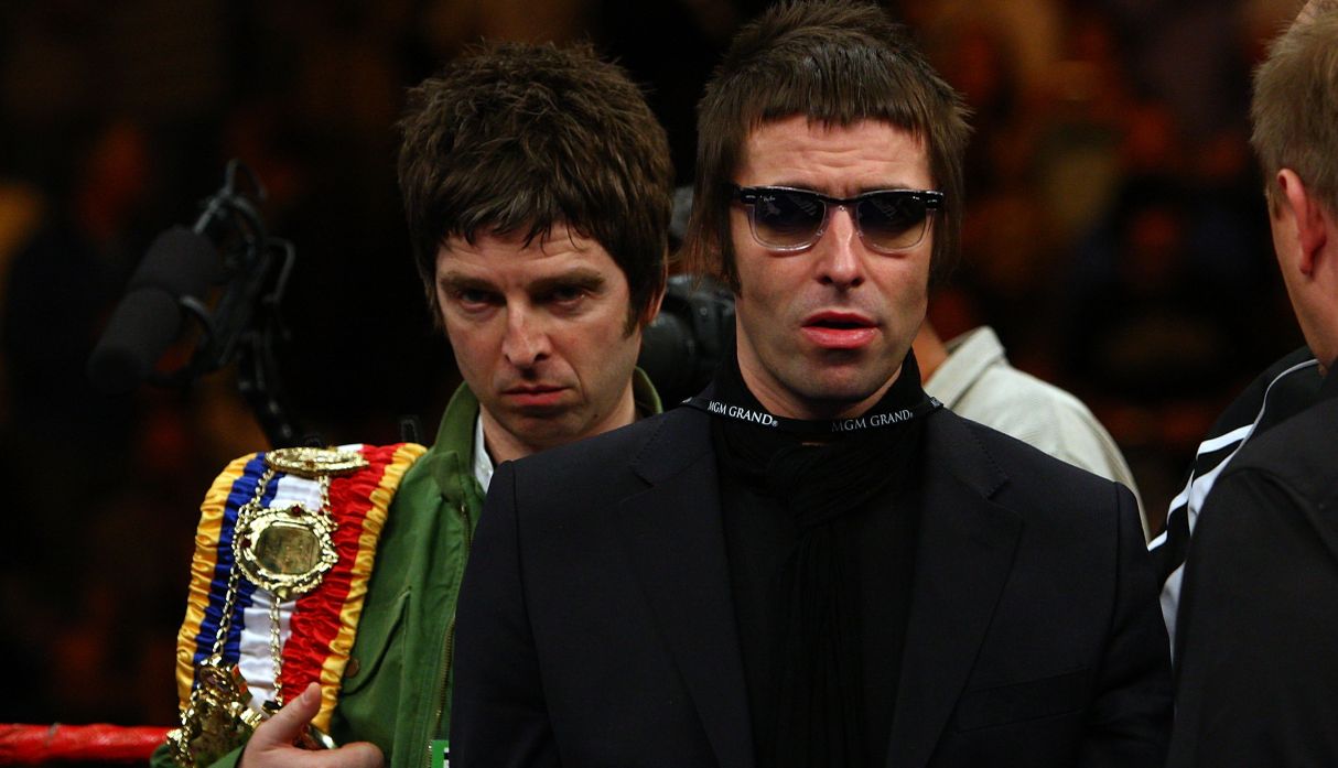 Los hermanos Gallagher anunciaron la gira de Oasis el pasado agosto y ahora han sumado conciertos en Latinoamérica. (Foto: AFP)