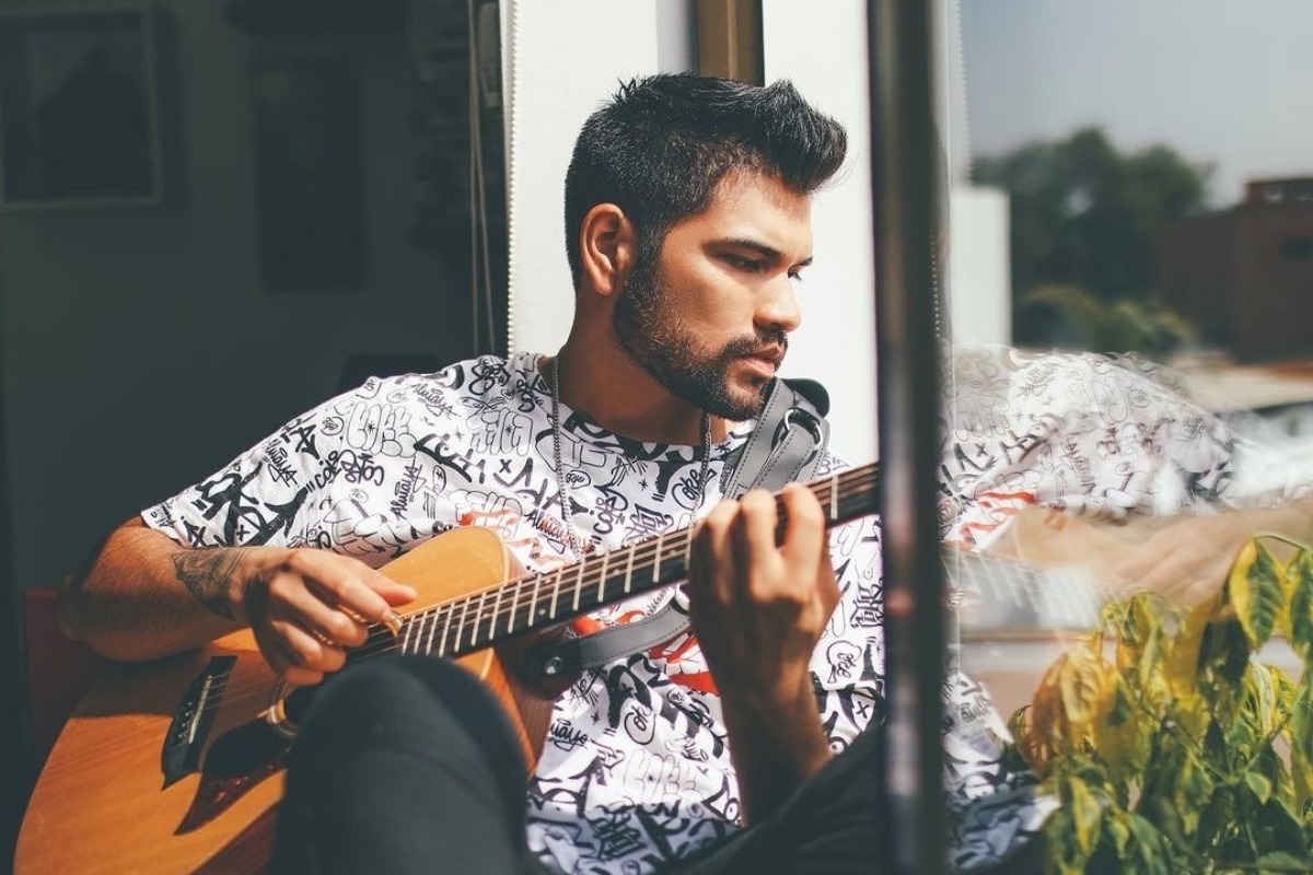 “Turista”, lo nuevo de Hugo G. (Foto: @hugogoficial)