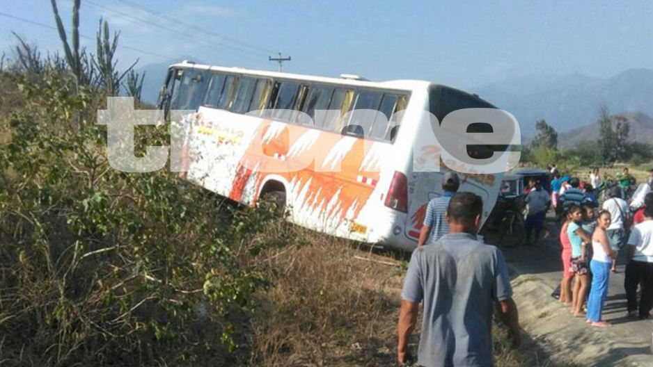 Piura: Cinco Muertos En Choque Entre Combi Y Bus [FOTOS Y VIDEO ...