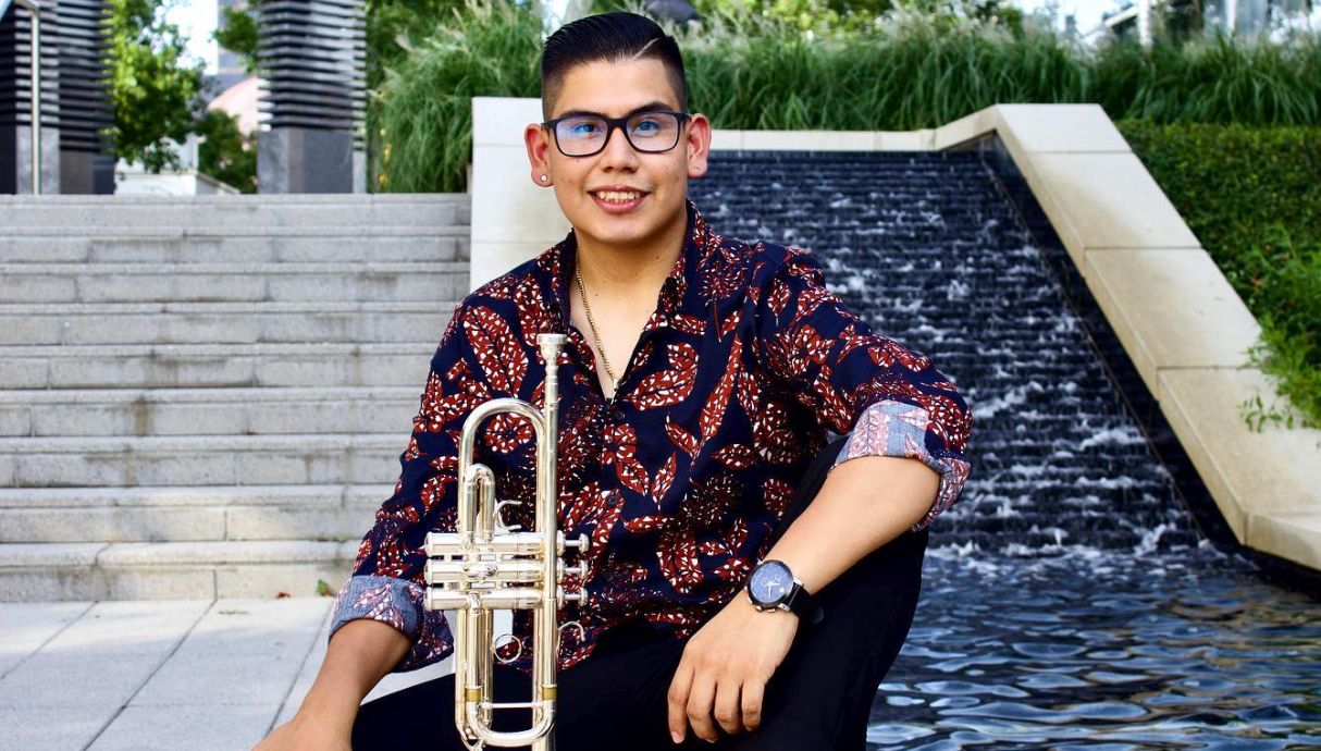 Elmer Churampi es trompetista de la Orquesta Sinfónica de Dallas desde hace 4 años. (Foto: Instagram)