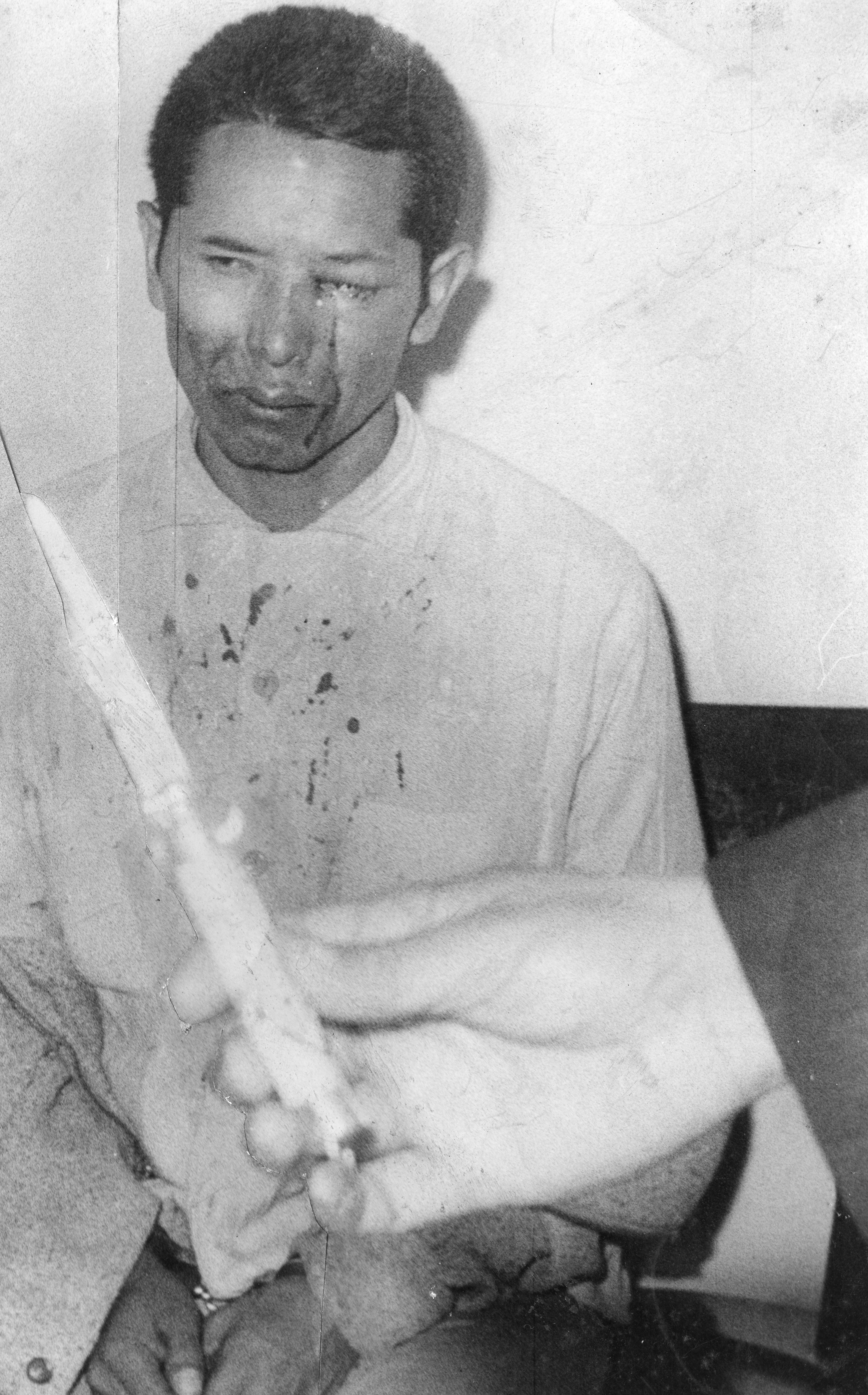 El 'Destripador del Rímac' fue interrogado por la Policía que mostró el cuchillo con el que asesinó e hirió a varias personas. (Foto: GEC Archivo Histórico)