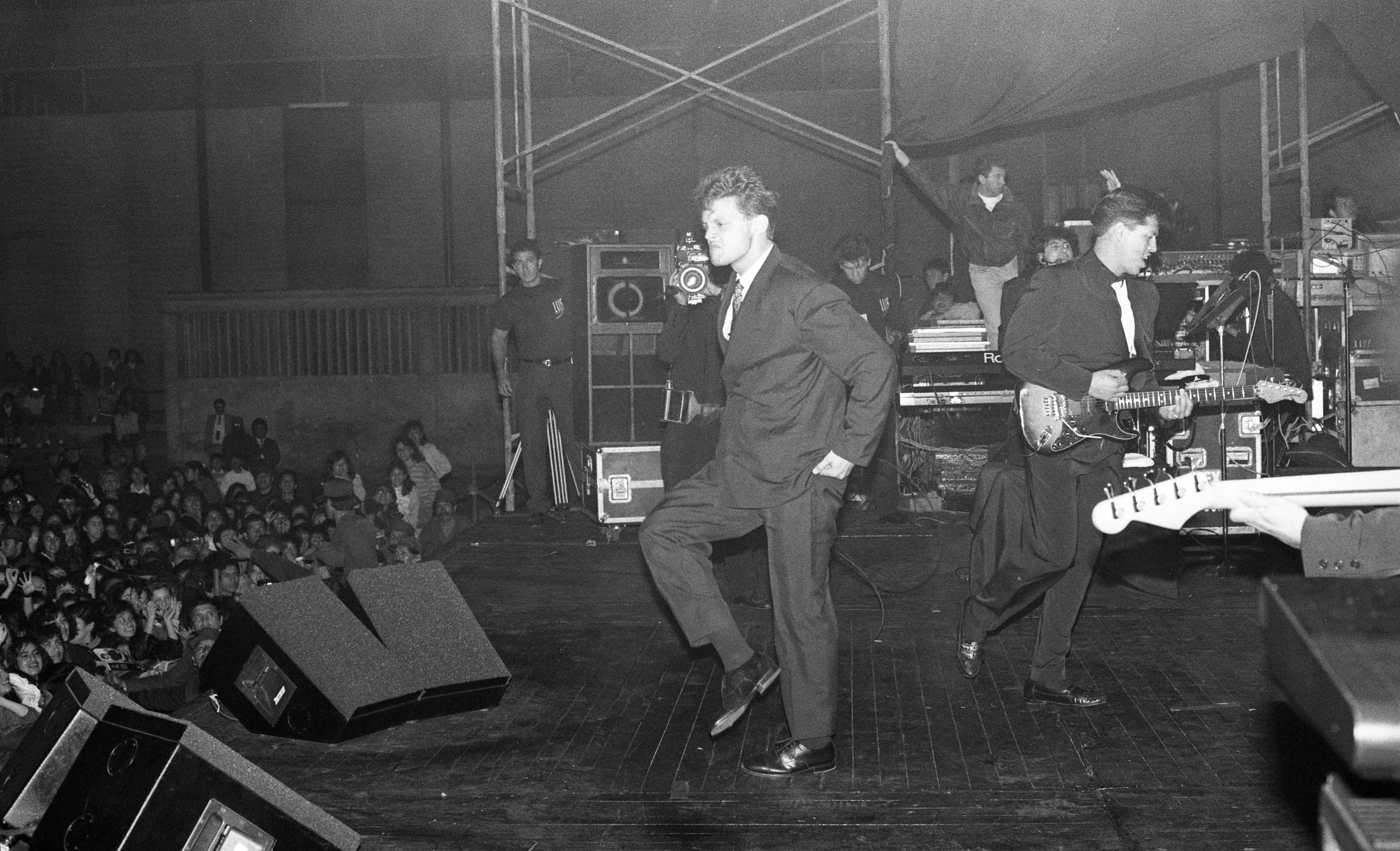 El artista ha venido al Perú once veces. La foto superior se tomó durante un concierto que dio en el auditorio del colegio San Agustín en 1991. (Foto: El Comercio)