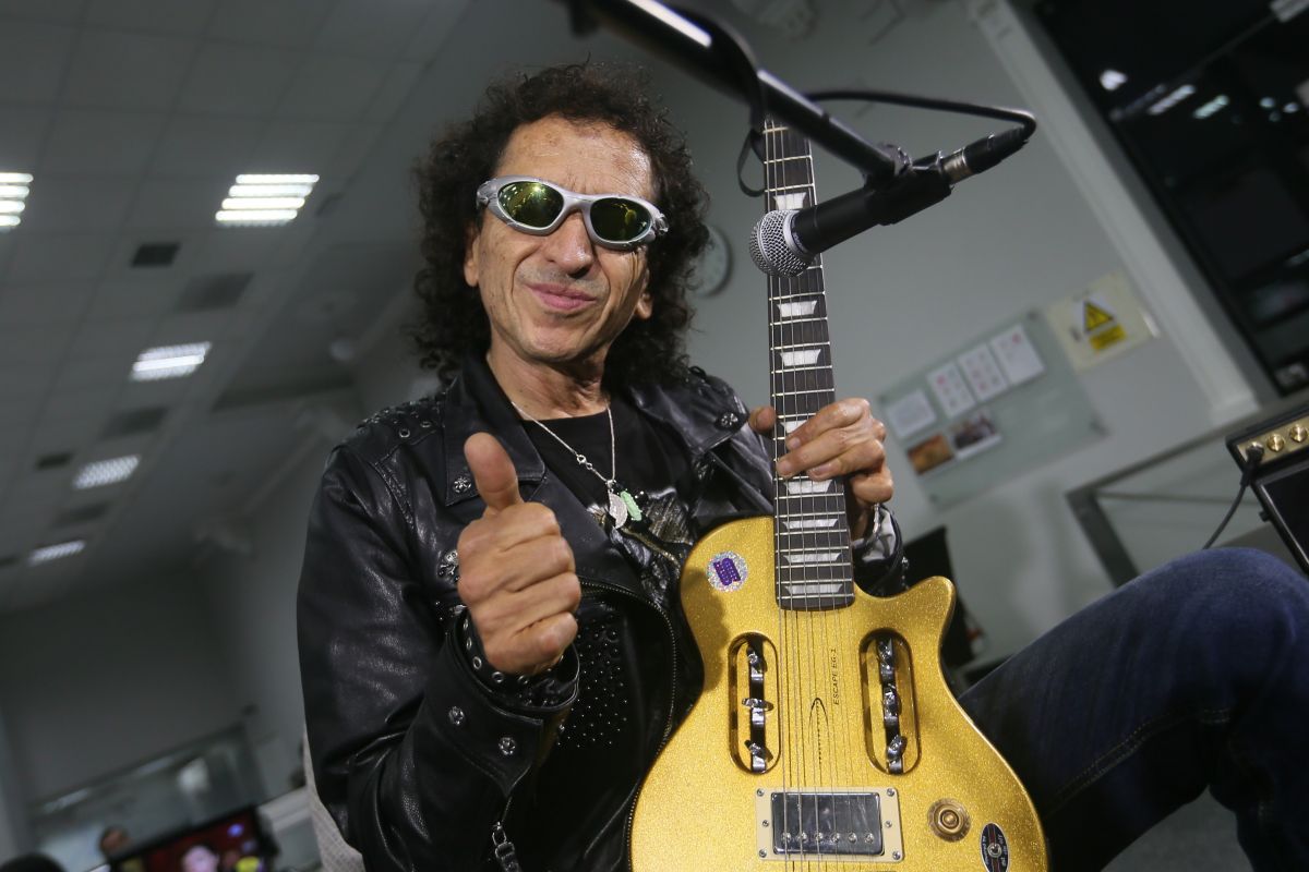 El cantante mexicano Álex Lora regresará al Perú este 16 de septiembre para una serie de conciertos junto a su banda El Tri de México.