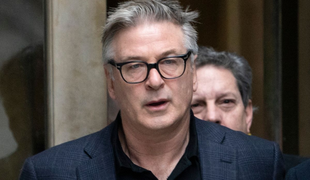 El actor Alec Baldwin asesinó accidentalmente a la directora de fotografía durante la grabación de una escena tras manipular un arma de utilería. (Foto: Don Emmert / AFP)