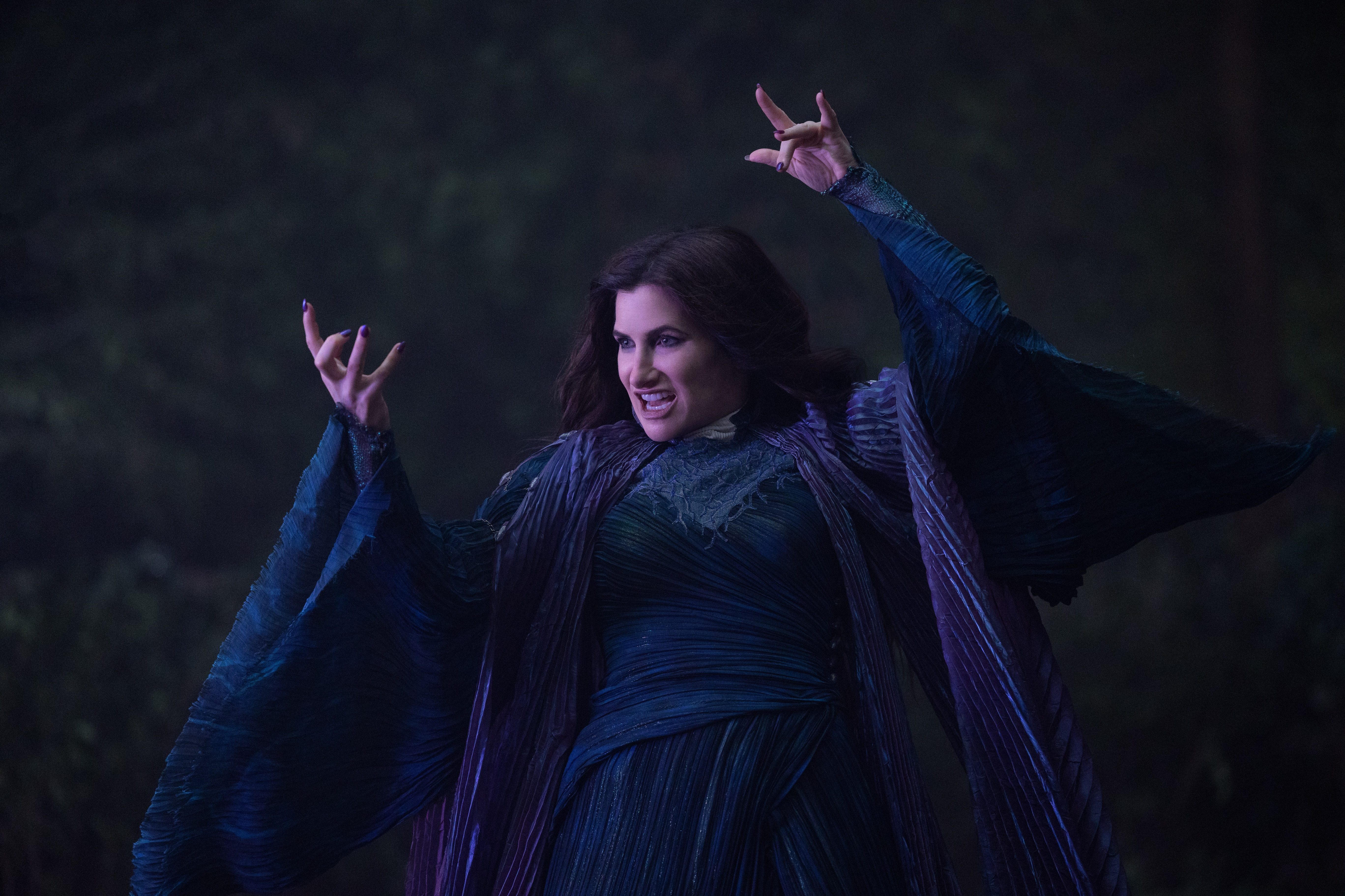 Agatha Harkness (Kathryn Hahn), tal y como aparece en la serie "Agatha All Along" de la plataforma Disney+.