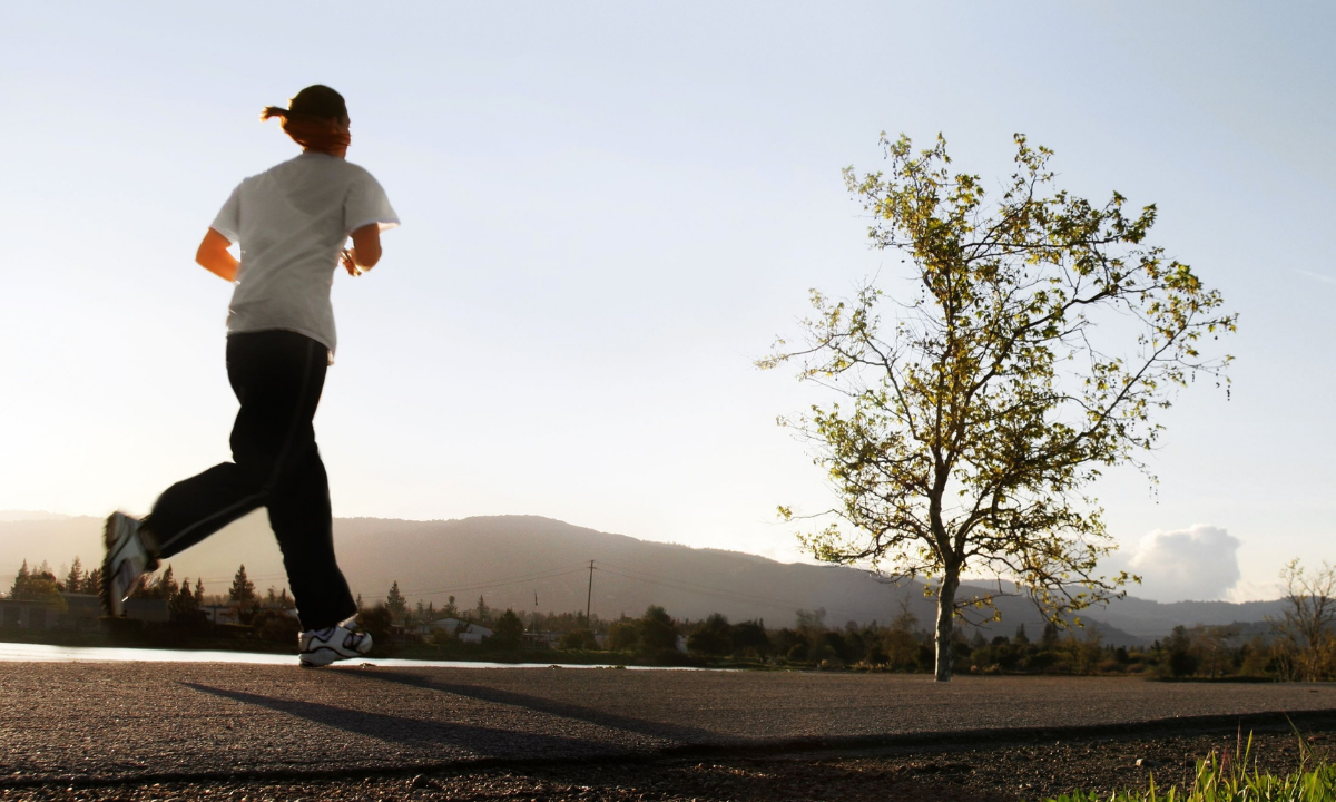 Beneficios de caminar diariamente al aire libre