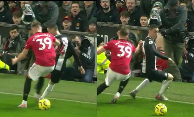 Jugador de Newcastle se lució con exquisito taco y huacha de espaldas: Lo bailó y pasó, pero lo tumbaron así VIDEO