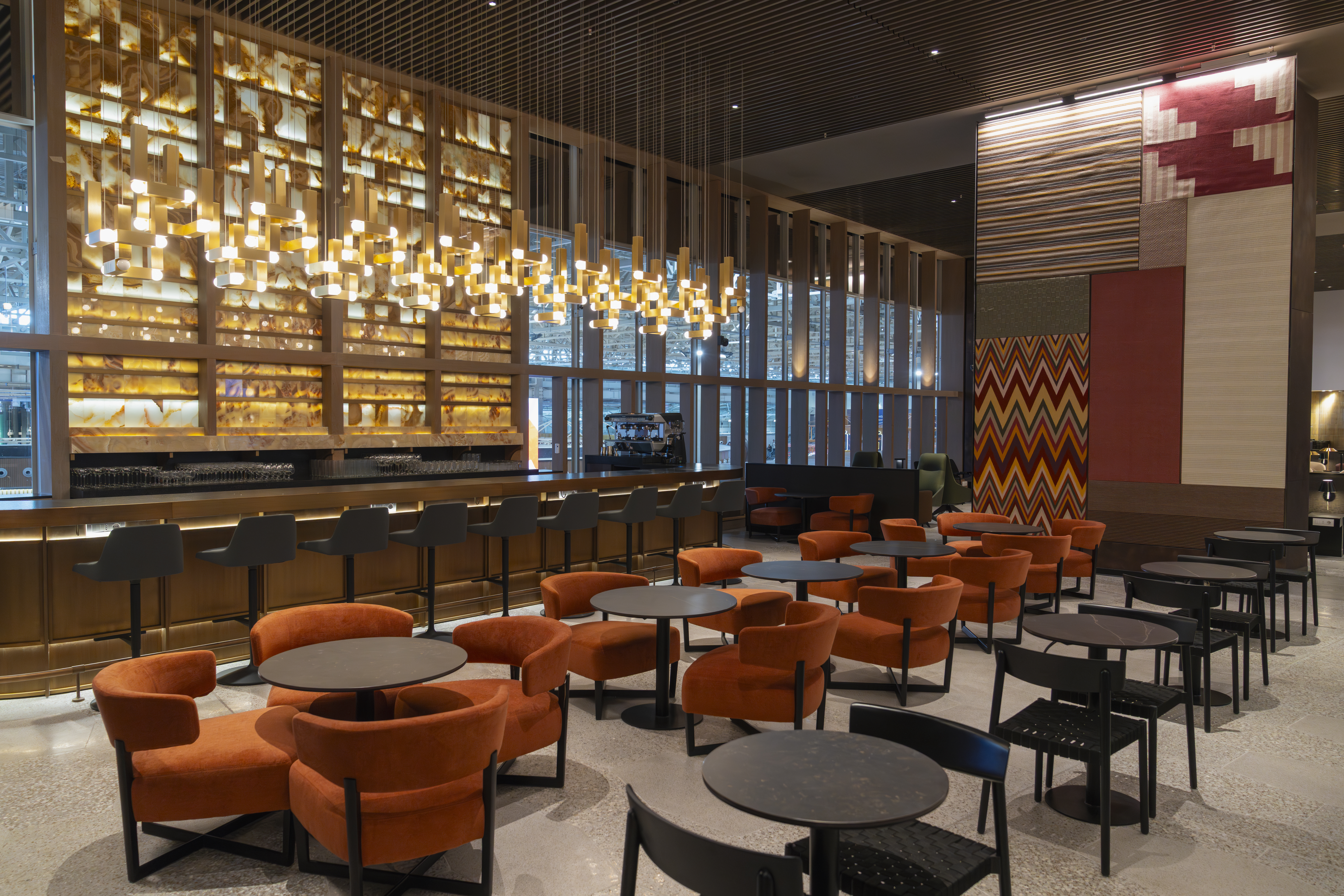 Con una inversión superior a US$10 millones, el lounge ofrece una propuesta sostenible y de alto nivel para los clientes, en el Aeropuerto Internacional Jorge Chávez, un importante centro de conexiones en Sudamérica. (Foto: LATAM)