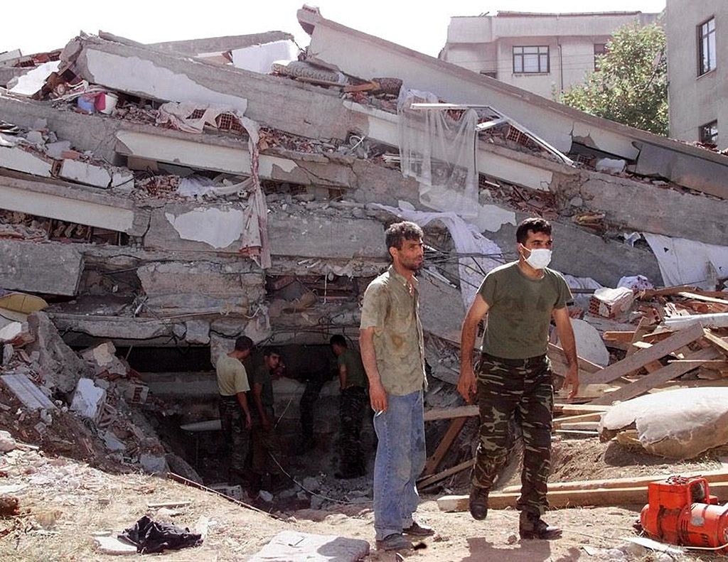 El papel del Ejército fue fundamental en las labores de rescate del terremoto de 1999. (GETTY IMAGES)