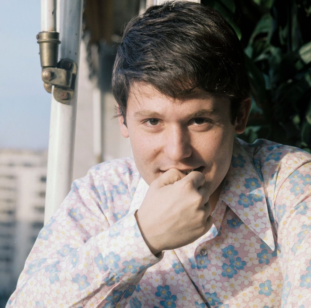 Además de ser cantante, Raphael ha actuado en cine y televisión.