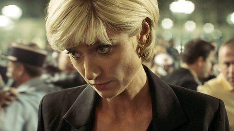 Elizabeth Debicki como Diana de Gales.