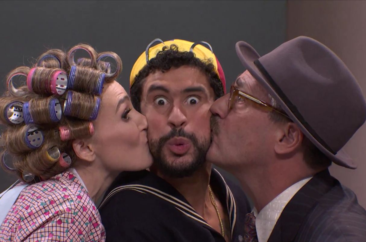 Bad Bunny se viste como personaje de “El Chavo del 8” en una parodia de “Saturday Night Live”. (Foto: Captura de video)