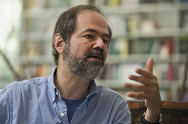 Juan Villoro cuanta la historia secreta detrás de su monólogo teatral "Conferencia sobre la lluvia", la más reciente producción del Centro Cultural de la Pontificia Universidad Católica. (Foto: AFP / Omar Torres)