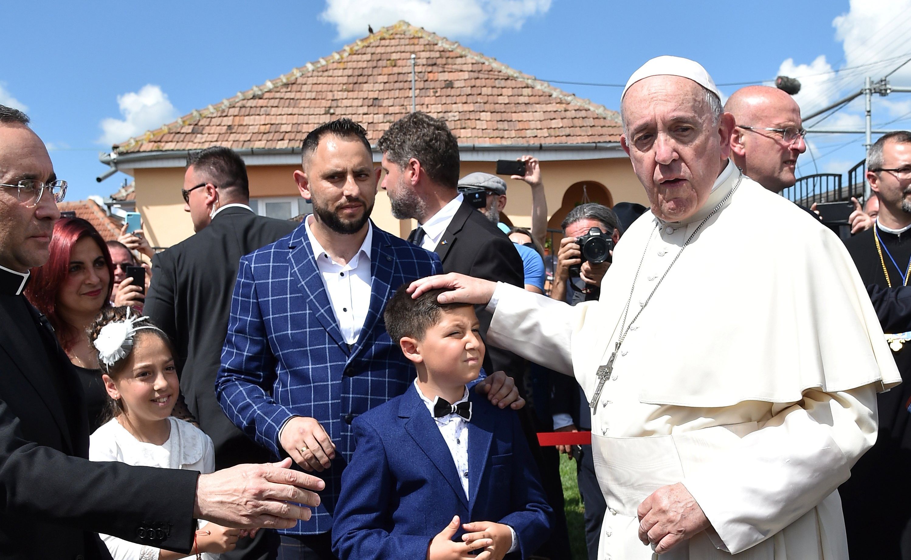 En la actualidad, la persecución a los gitanos y gitanas es vista como parte del pasado. Incluso el papa Francisco pidió perdón en Bucarest (Rumania), en junio de 2019, a la comunidad gitana por su discriminación y maltrato. (Reuters).