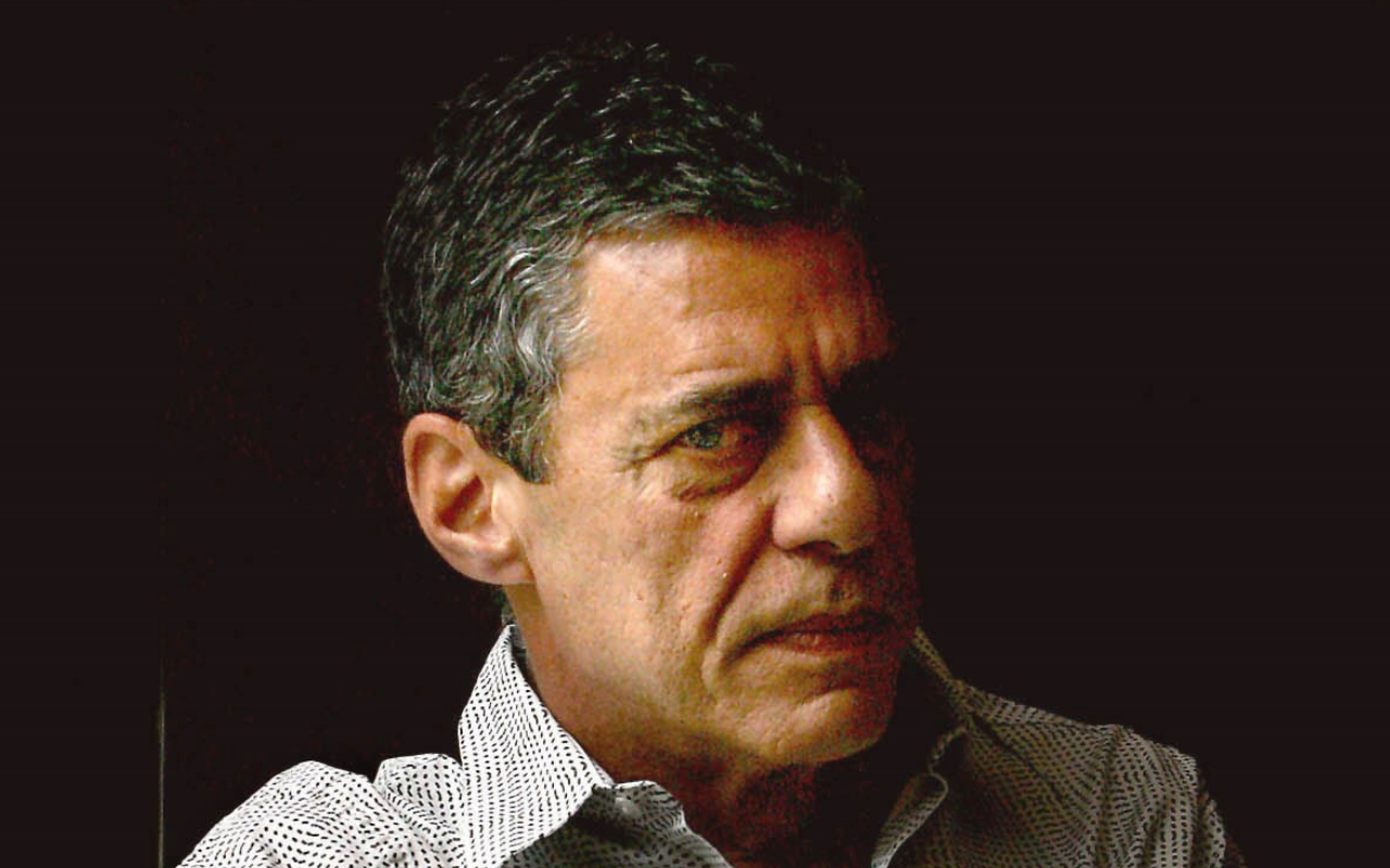 El músico brasileño Chico Buarque recibió una válvula craneal. Su estado es estable y se recupera con buen ánimo | Foto: EFE