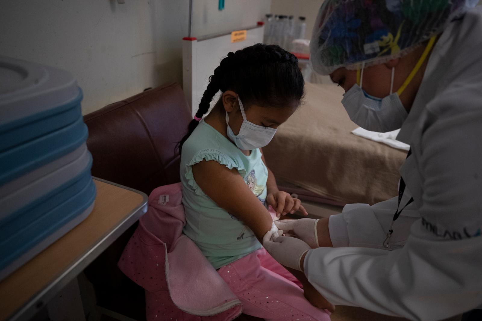 A inicios de diciembre del 2017 Cledy Carhuallanqui Unsihuay llevó a Margiory, su hija de entonces 7 años, a un hospital de Huancayo. Pocos meses más tarde determinaron que sus riñones estaban fallando y necesitaba de tres sesiones de hemodiálisis a la semana para seguir viviendo. (Foto: César Campos / GEC)