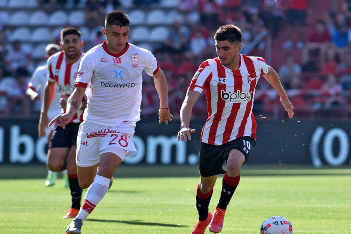 La gente de Huracan en La Plata 