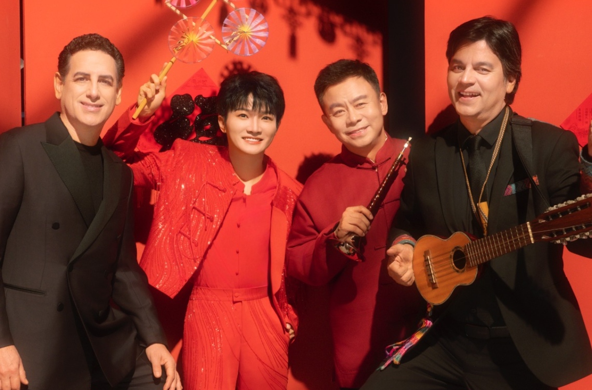 Juan Diego Flórez y Lucho Quequezana reciben el Año Nuevo Chino en programa más visto del mundo. (Foto: Instagram)