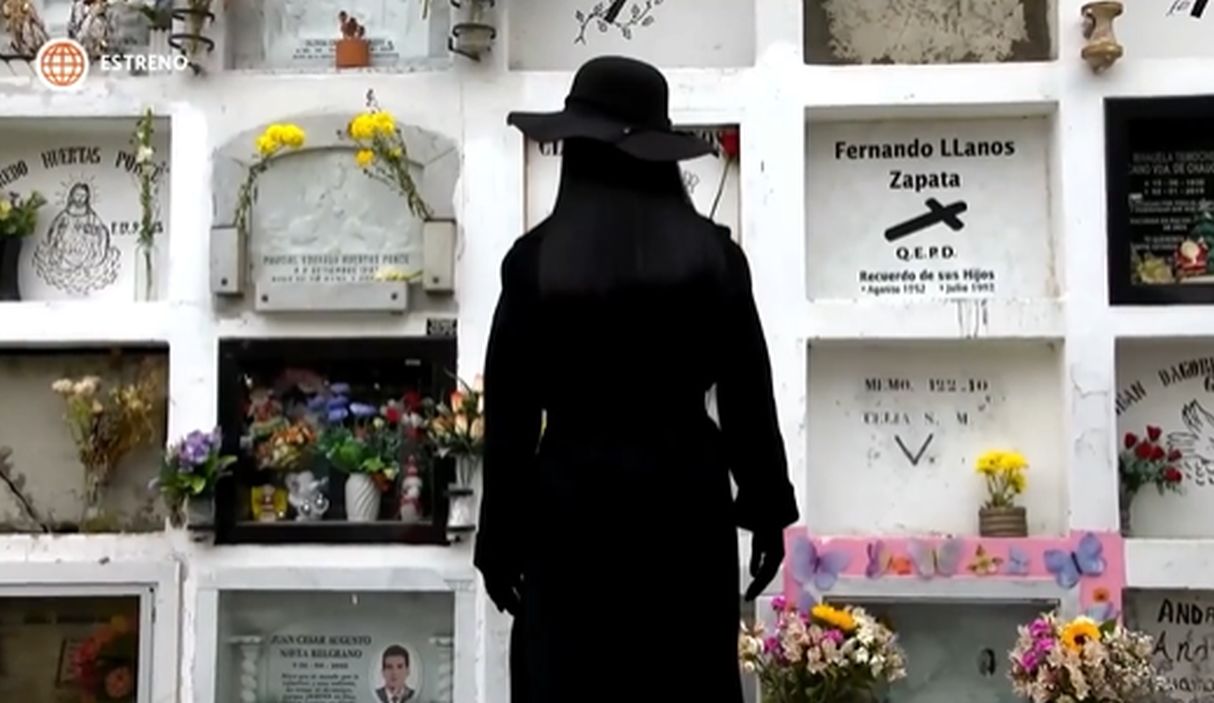 Una misteriosa mujer vestida de negro sería la nueva villana de “Al Fondo Hay Sitio". (Foto: Captura de video)