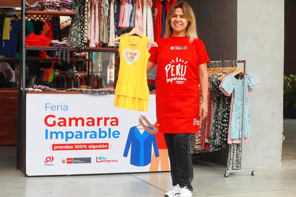 Ministra Sandra Belaúnde recorrió la feria Gamarra Imparable en Bellavista y destacó el trabajo con cerca de 600 MYPE emprendedoras. (Foto: PRODUCE)