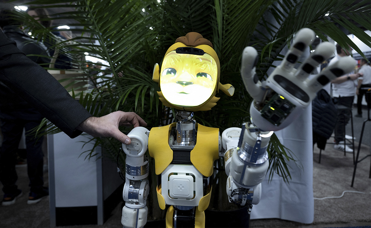 Optimista, el robot de escritorio que te hace compañía y funciona como un  reloj inteligente, TECNOLOGIA