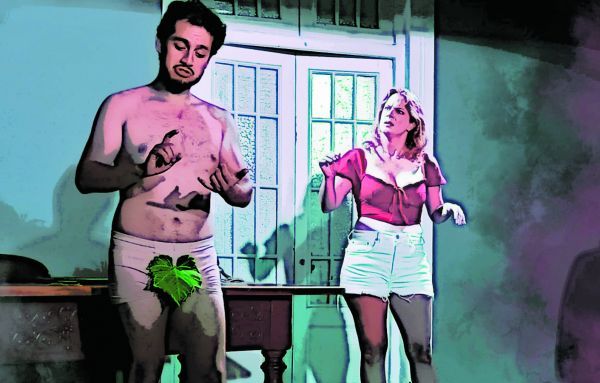 Andrés Solano, como el Hombre aniñado, y Laura Aramburú, como la Mujer que no aguanta pulgas.