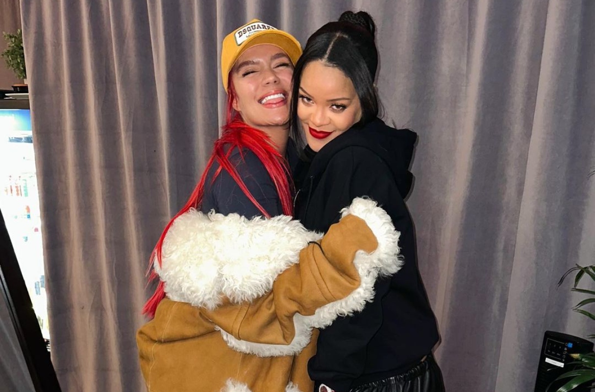 Karol G se mostró emocionada tras conocer a Rihanna luego de su show en el Super Bowl. (Foto: Instagram)