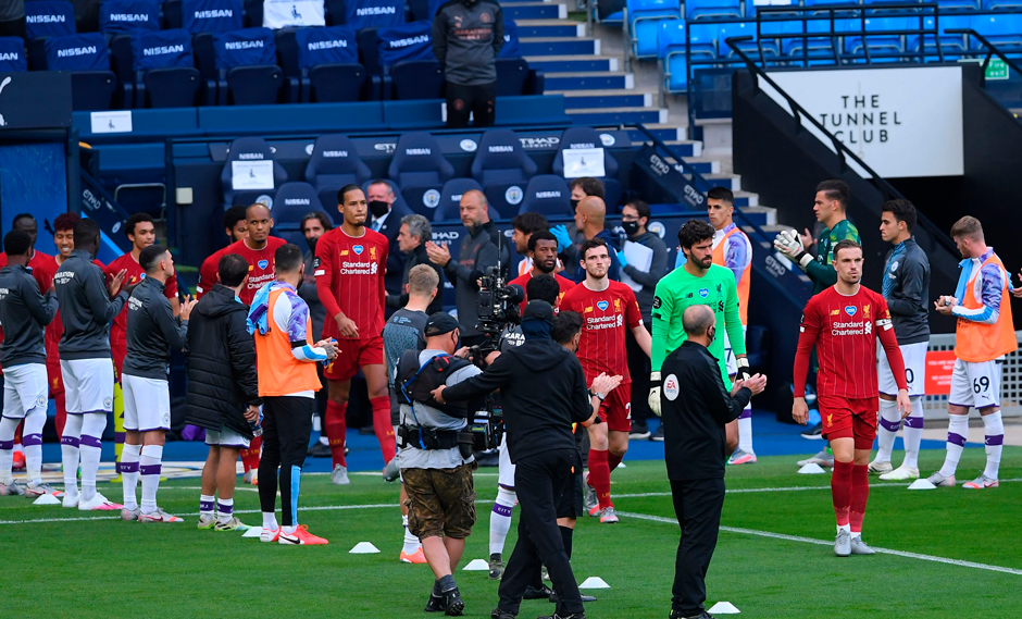 Manchester City le hizo un 'pasillo de honor' al Liverpool | Foto: AFP/EFE/AP